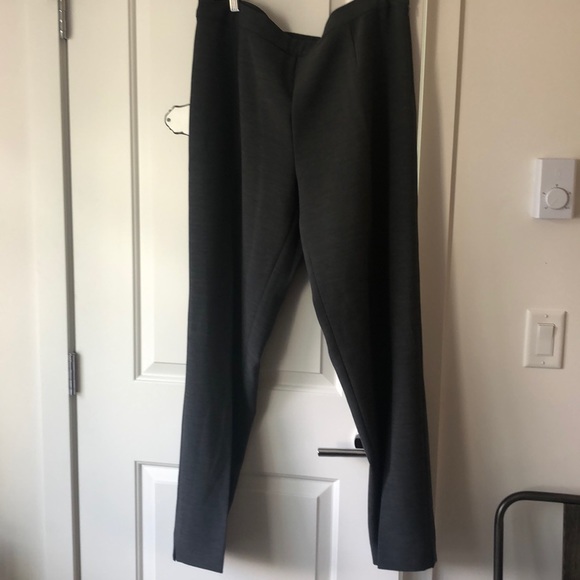 Size 16 Three piece grey suit w/ beautiful details - Picture 7 of 8